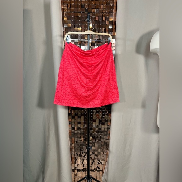 Seg'ments Red Coral Geometric Skort Size Medium - Picture 2 of 3